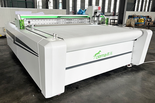 得馬F11高速裁切機