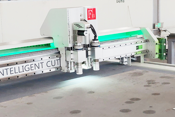 得馬F11高速裁切機